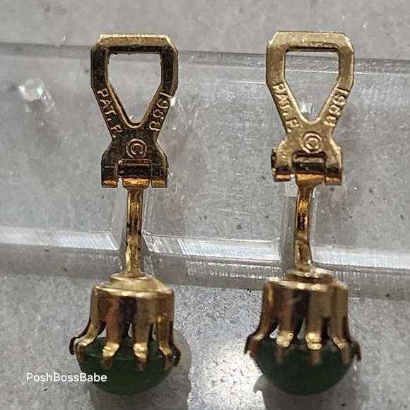 Vintage Patent 2399111 Green Stone Clip-On Earrings | Gold Tone Setting - Picture 4 of 8
